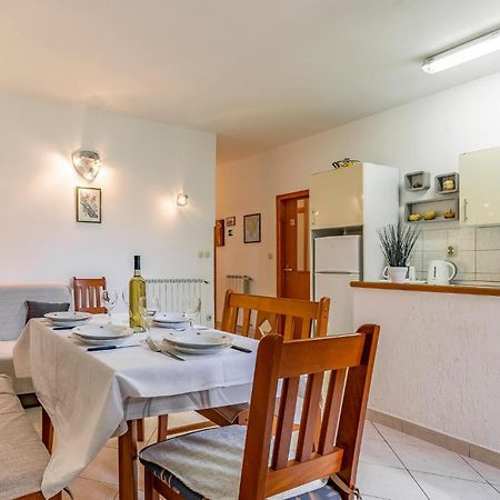 2 Bedroom Stunning Apartment In Rovinj Eksteriør billede