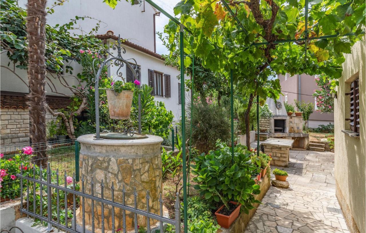 2 Bedroom Stunning Apartment In Rovinj Eksteriør billede