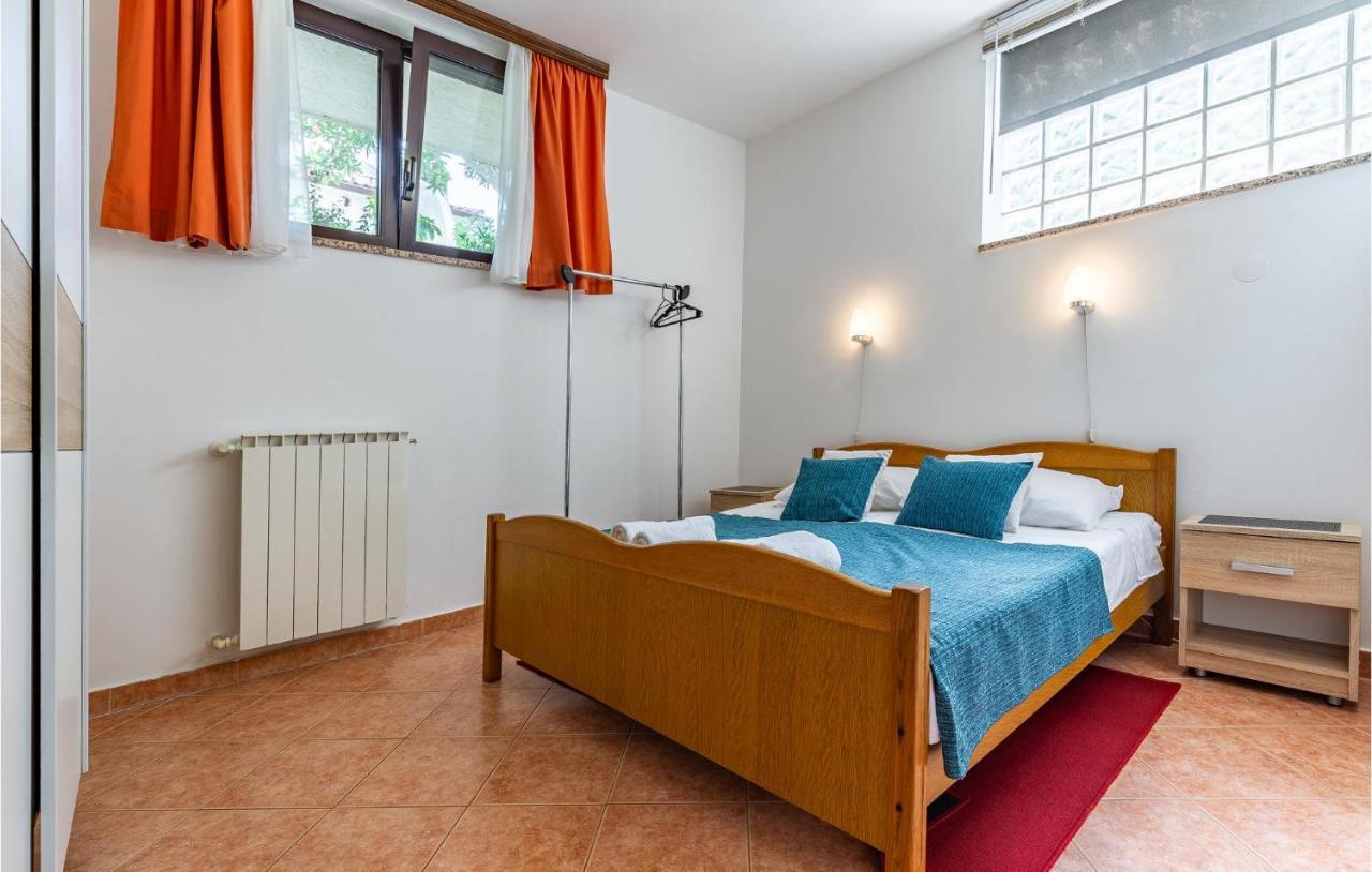 2 Bedroom Stunning Apartment In Rovinj Eksteriør billede