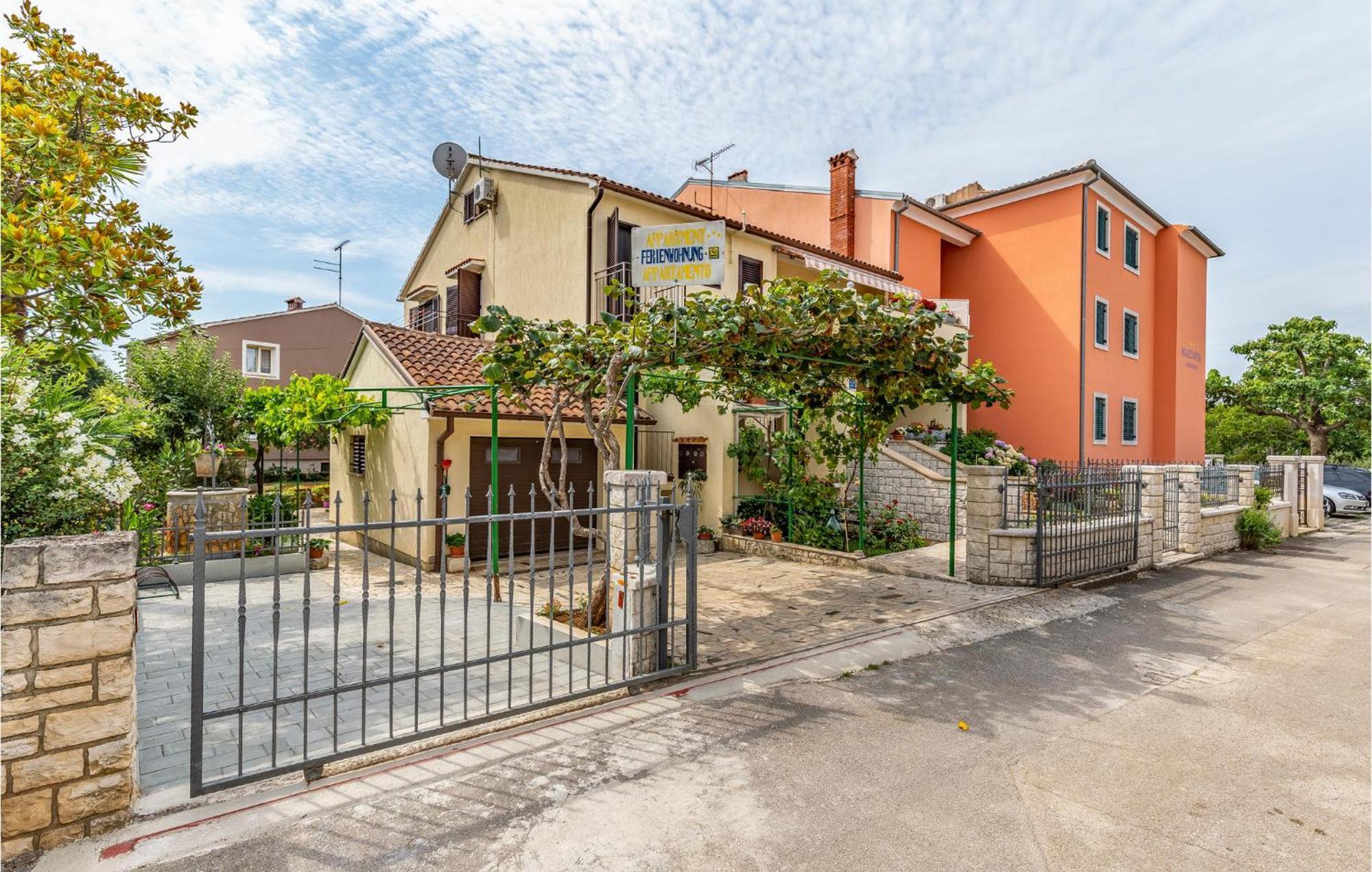 2 Bedroom Stunning Apartment In Rovinj Eksteriør billede